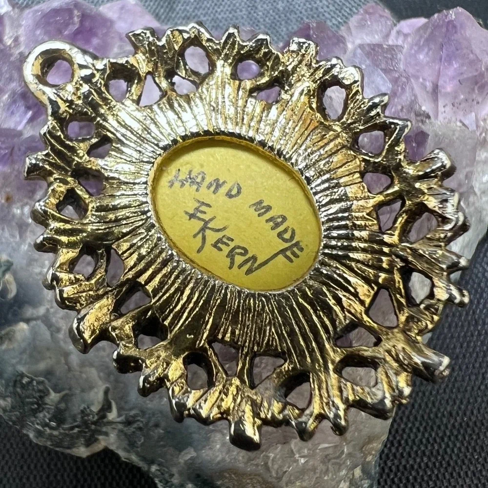 Vtg‎ Dried Flower Pendant Handmade Signed Lucite Dome Gold Tone Victorian Gothic